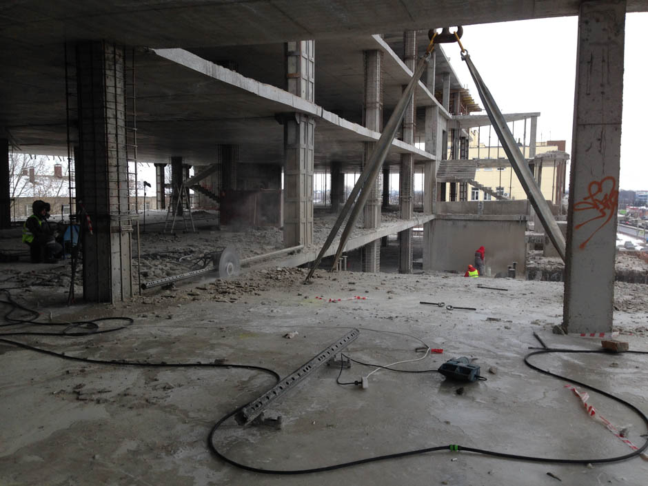 Алмазная резка бетона стенорезной машиной