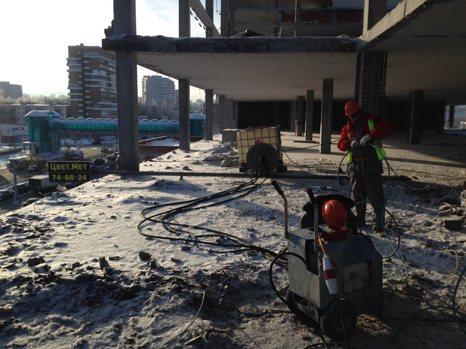 Алмазная резка бетона стенорезной машиной