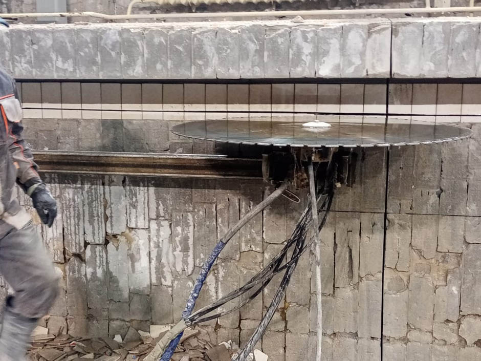 Алмазная резка бетона стенорезной машиной