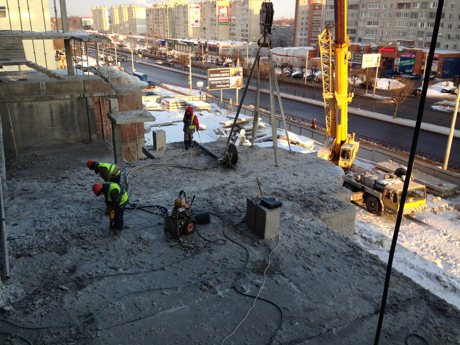 Алмазная резка бетона стенорезной машиной