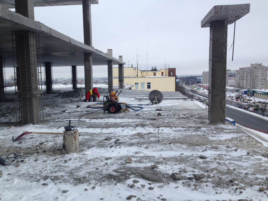 Алмазная резка бетона стенорезной машиной