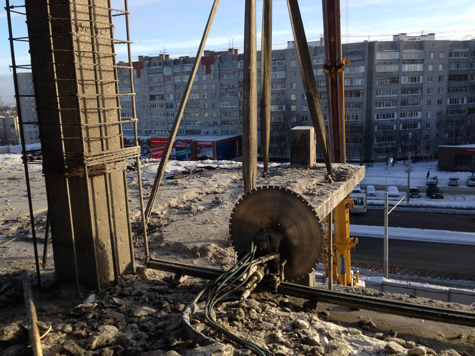 Алмазная резка бетона стенорезной машиной