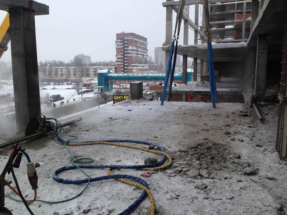 Алмазная резка бетона стенорезной машиной