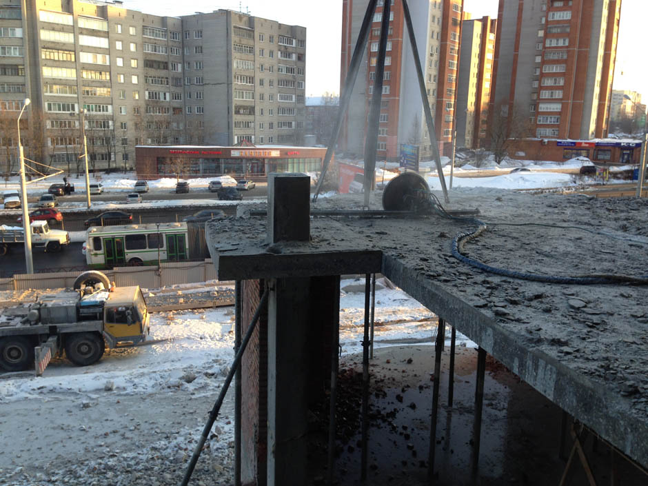 Алмазная резка бетона стенорезной машиной