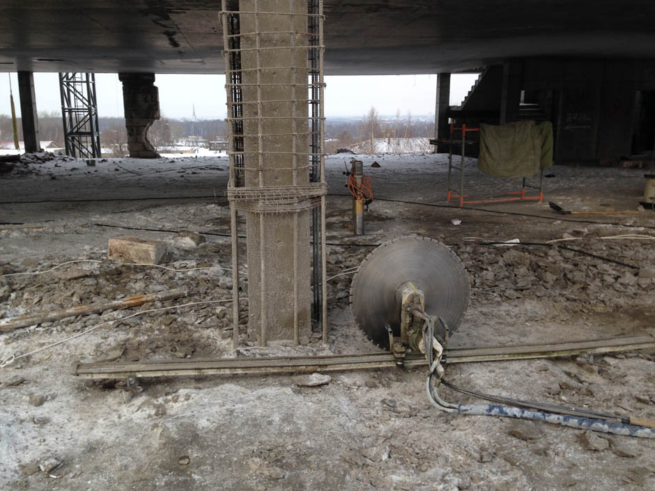 Алмазная резка бетона стенорезной машиной