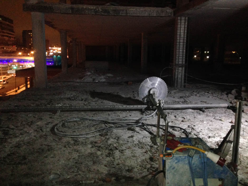 Алмазная резка бетона стенорезной машиной