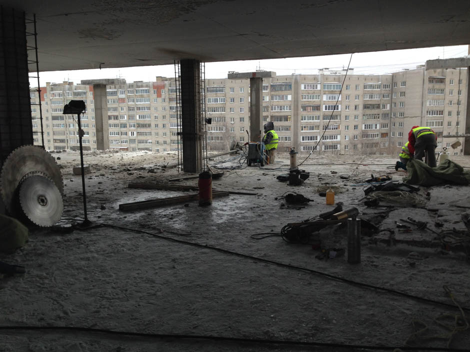 Алмазная резка бетона стенорезной машиной