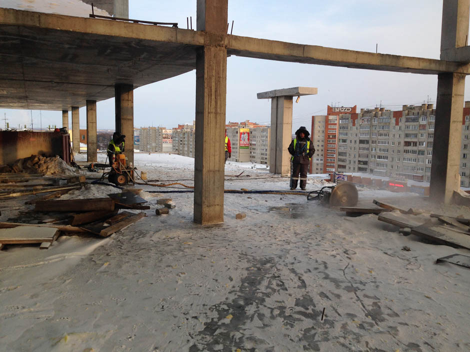 Алмазная резка бетона стенорезной машиной