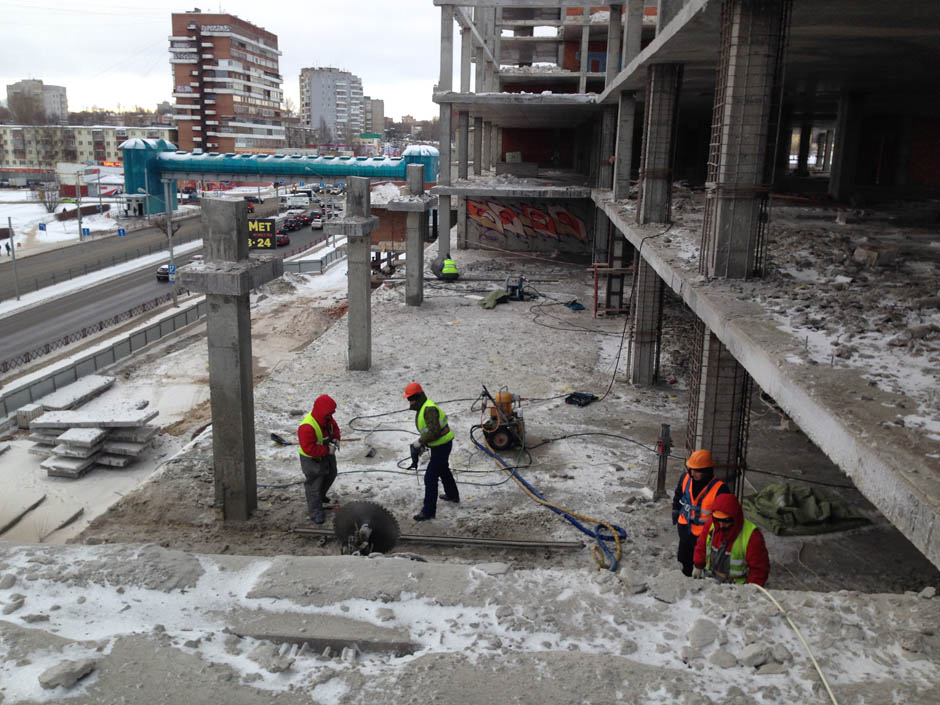 Алмазная резка бетона стенорезной машиной