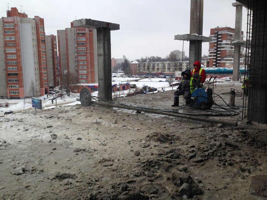Алмазная резка бетона стенорезной машиной