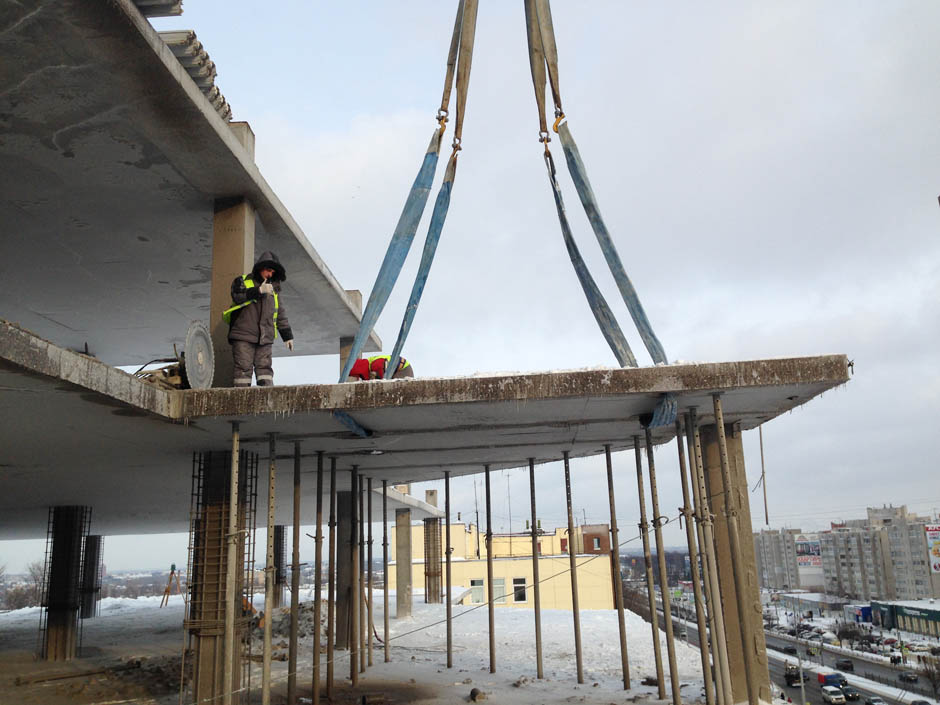 Алмазная резка бетона стенорезной машиной